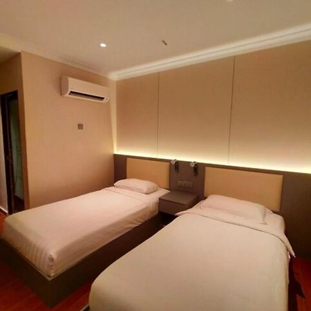 Super Oyo 998 Queen City Hotel George Town Dış mekan fotoğraf