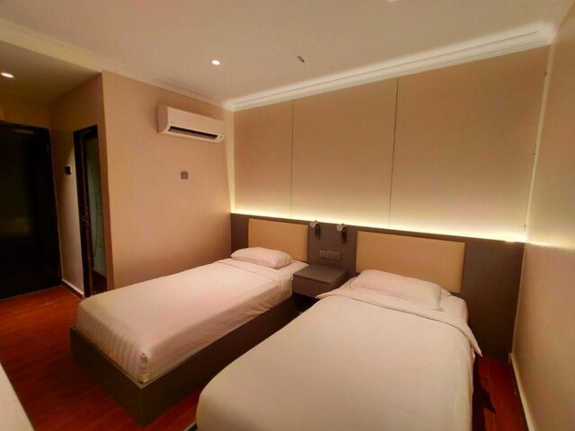 Super Oyo 998 Queen City Hotel George Town Dış mekan fotoğraf