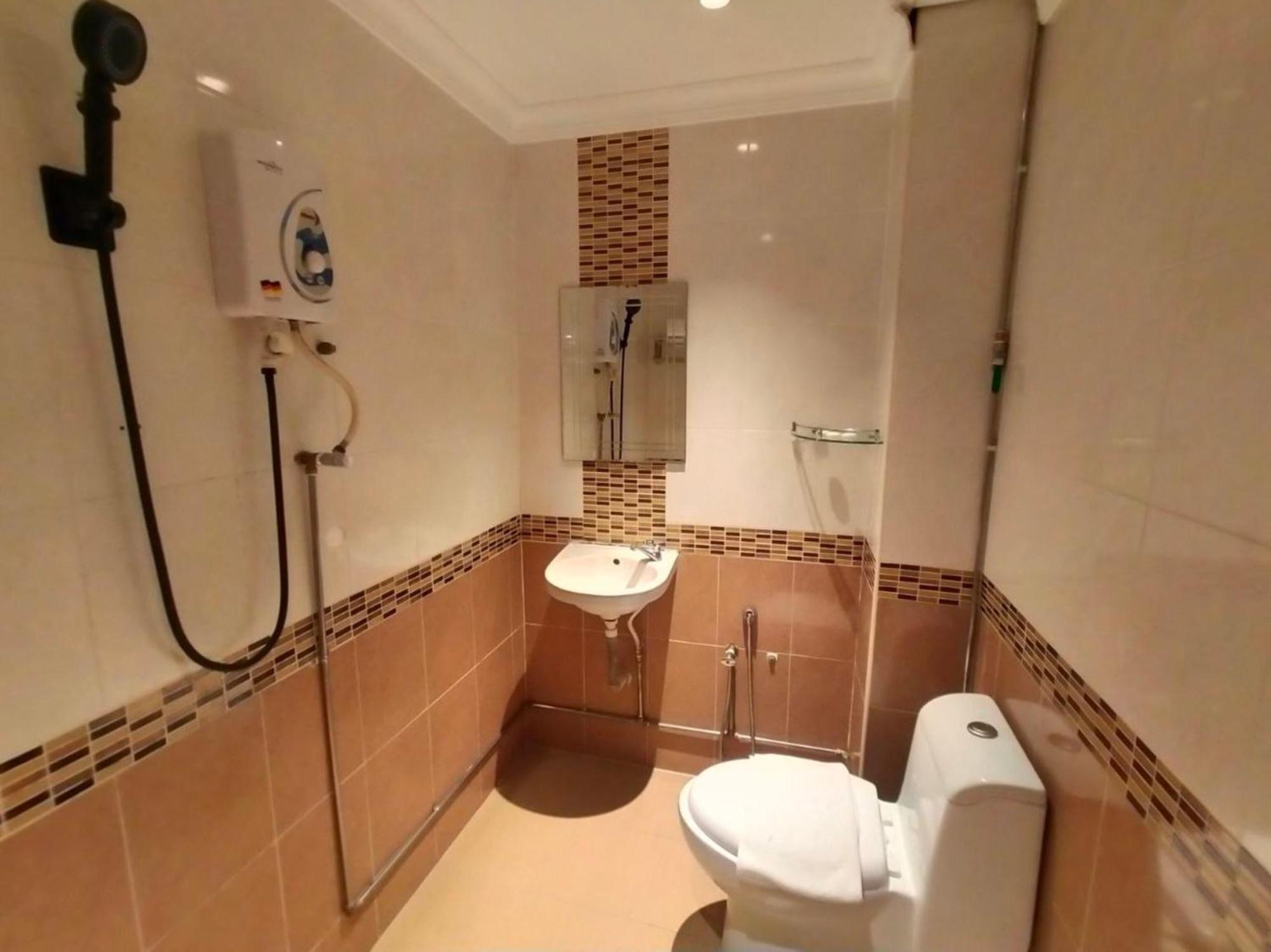 Super Oyo 998 Queen City Hotel George Town Dış mekan fotoğraf