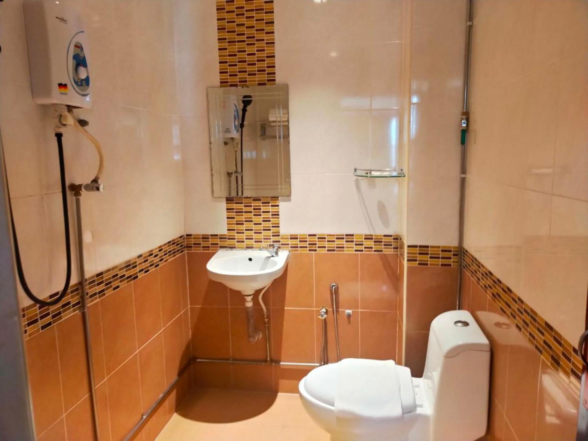 Super Oyo 998 Queen City Hotel George Town Dış mekan fotoğraf