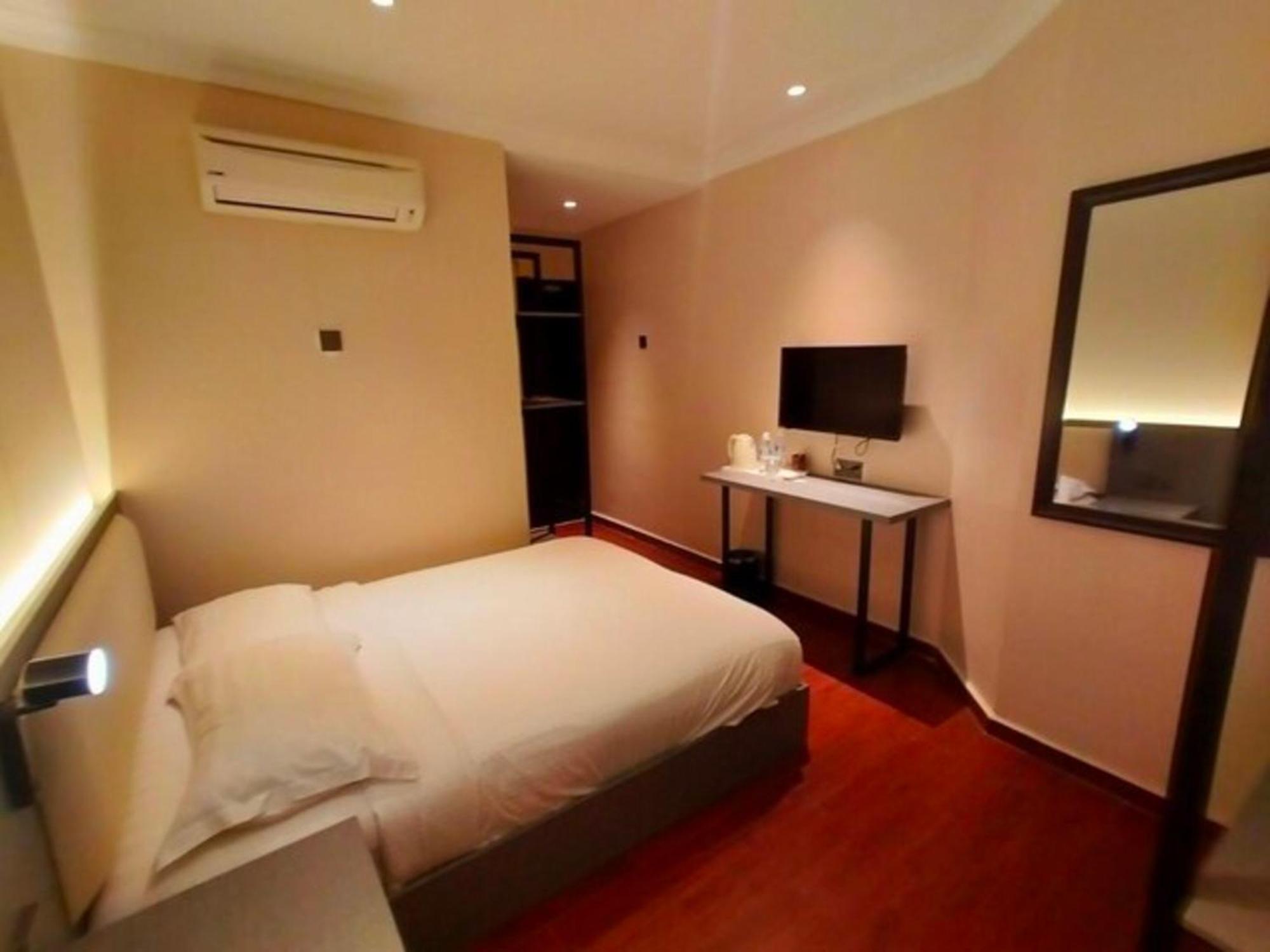 Super Oyo 998 Queen City Hotel George Town Dış mekan fotoğraf