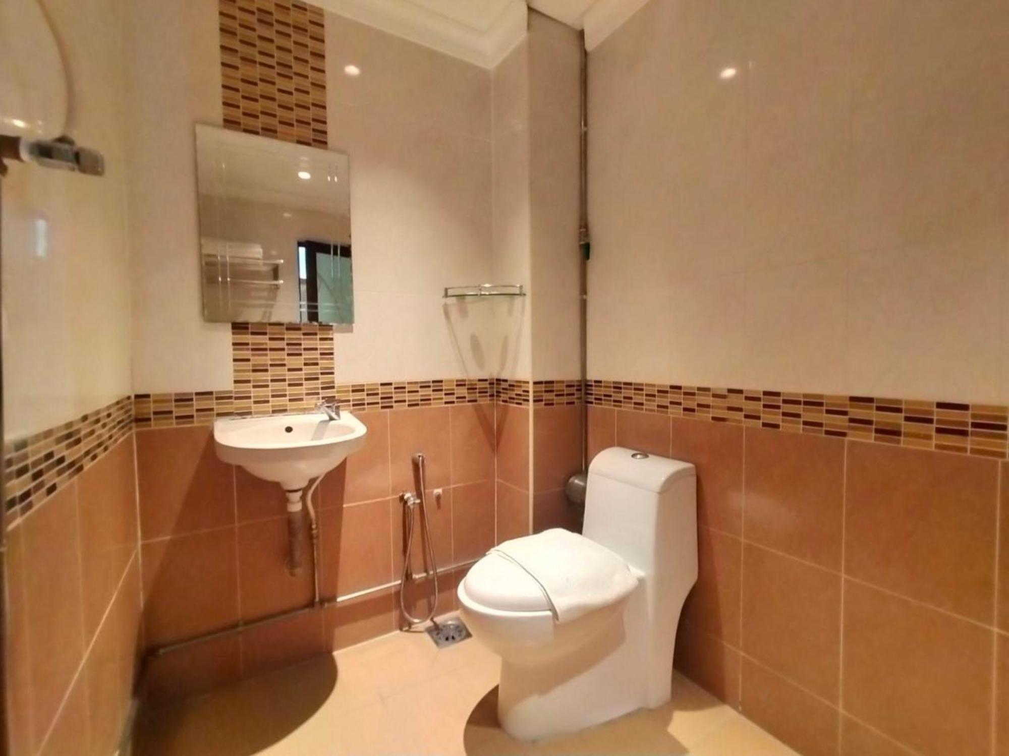 Super Oyo 998 Queen City Hotel George Town Dış mekan fotoğraf