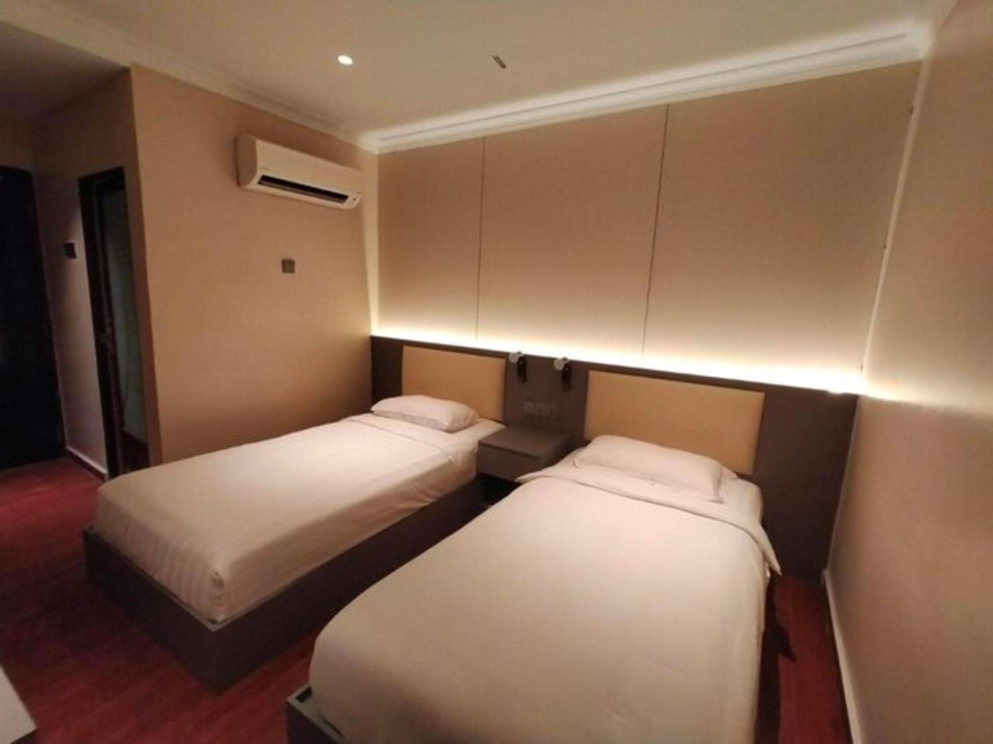 Super Oyo 998 Queen City Hotel George Town Dış mekan fotoğraf