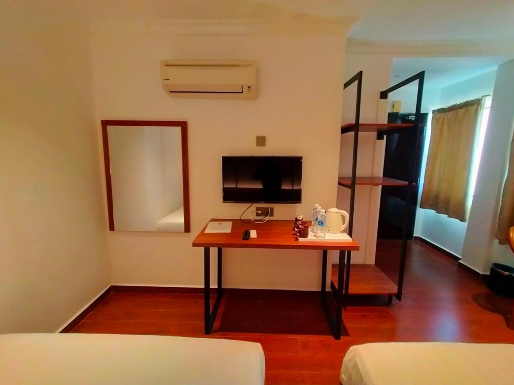 Super Oyo 998 Queen City Hotel George Town Dış mekan fotoğraf