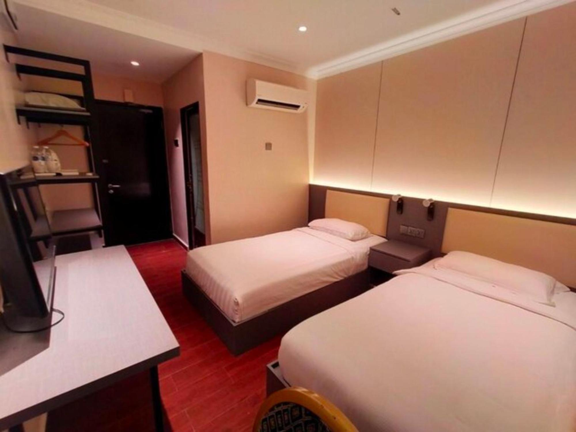 Super Oyo 998 Queen City Hotel George Town Dış mekan fotoğraf