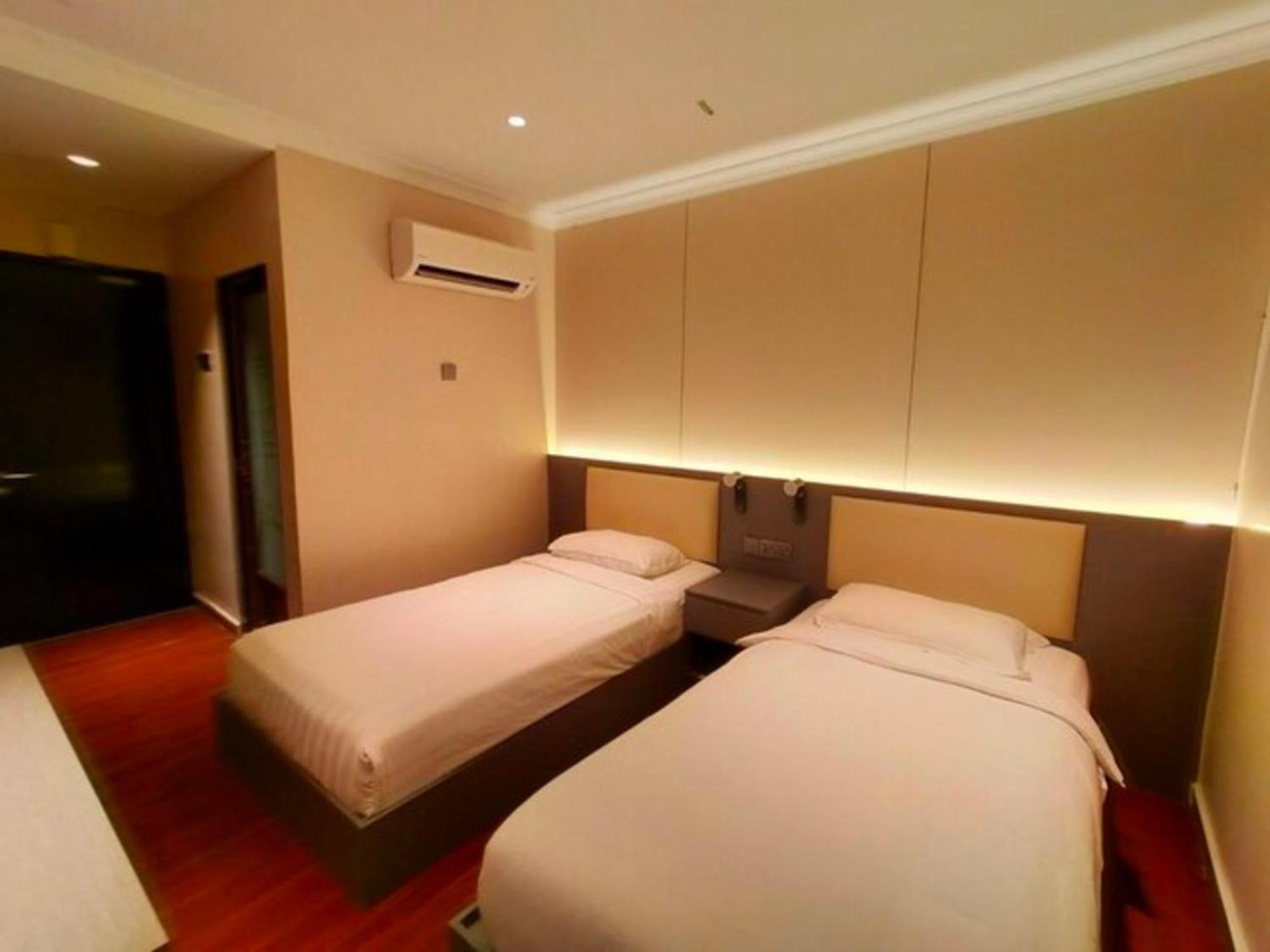Super Oyo 998 Queen City Hotel George Town Dış mekan fotoğraf