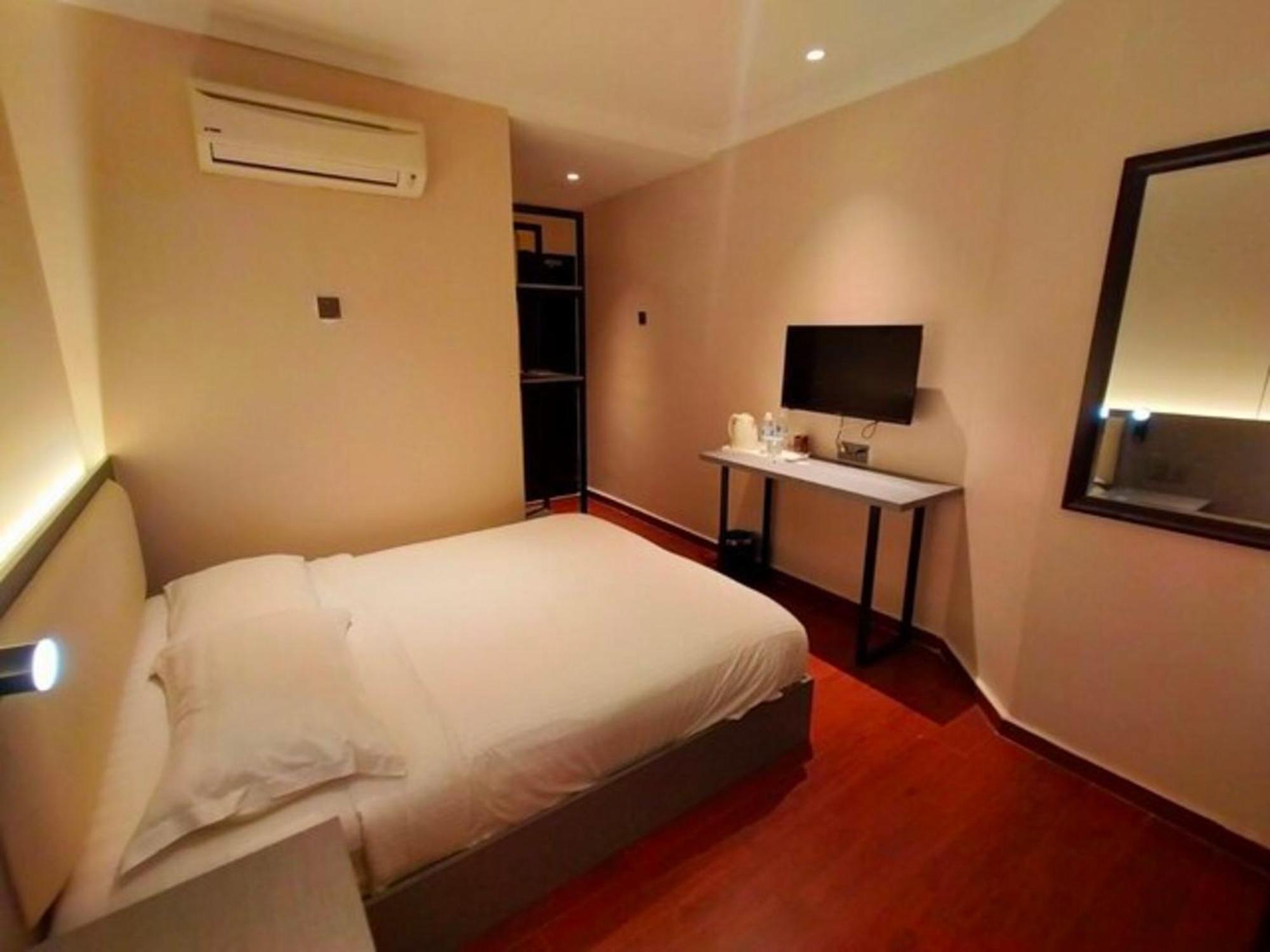 Super Oyo 998 Queen City Hotel George Town Dış mekan fotoğraf