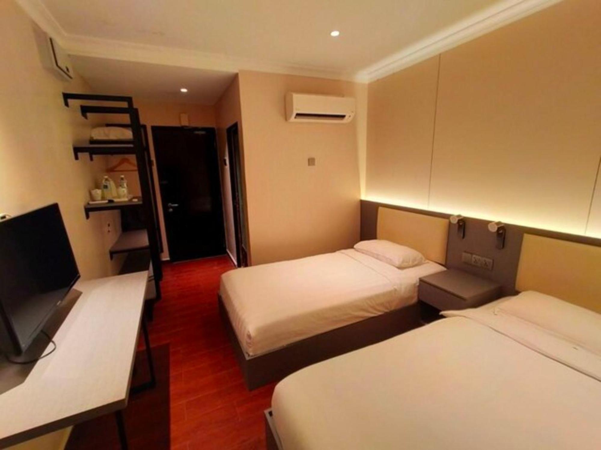 Super Oyo 998 Queen City Hotel George Town Dış mekan fotoğraf